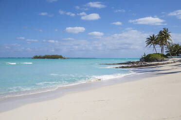 Strand von Treasure Cay, Great Abaco, Abaco-Inseln, Bahamas, Westindische Inseln, Mittelamerika - RHPLF00403