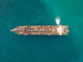 Luftaufnahme eines Sandbaggerschiffs im Persischen Golf, Dubai, VAE. - AAEF02362