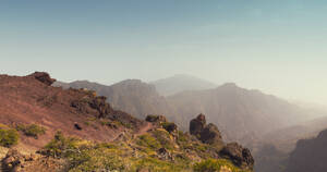 Blick auf die Berge vor dem Himmel im Nationalpark Caldera de Taburiente, Spanien - DWIF01030