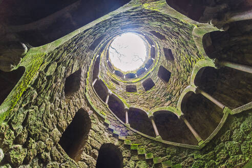 Iniciatic Brunnen, Quinta da Regaleira, Sintra, Portugal - TAMF02083