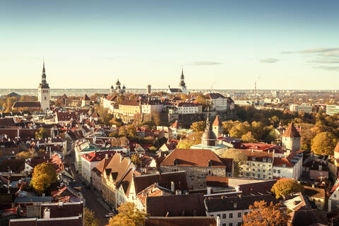 Blick auf die Stadt Tallinn mit Kirchen, Estland, lizenzfreies Stockfoto