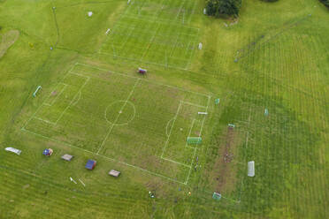 Ein Fußballplatz in Gamleby im Südosten Schwedens im Sommer - TAMF02118