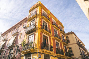 Altes klassisches Gebäude an der Museumsstraße Calle Museo in der Altstadt, Valencia, Spanien - TAMF02127