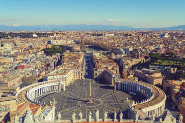 Blick vom Petersdom in der Vatikanstadt, Rom, Italien - TAMF02165