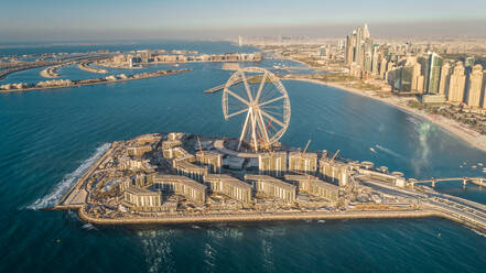 Luftaufnahme der Insel Bluewaters in Dubai, V.A.E. - AAEF02858