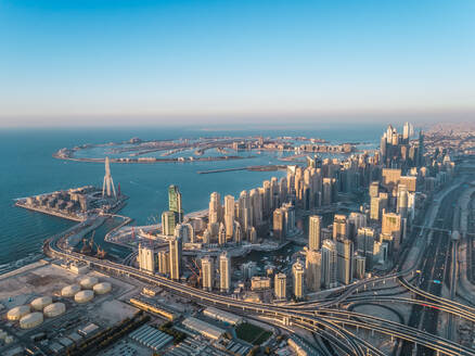 Luftaufnahme der Palm Jumeirah in der Bucht von Dubai, V.A.E. - AAEF02860