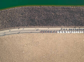 Abstrakte Luftaufnahme des Hatta-Sees in Dubai, V.A.E. - AAEF02904