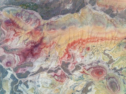 Luftaufnahme der Felsformation Painted Hills, Oregon, USA, von oben. - AAEF02928