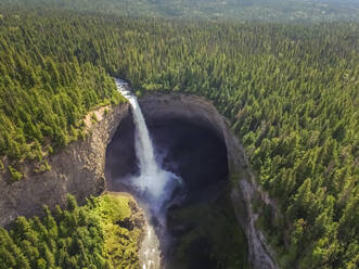 Luftaufnahme der Helmcken Falls in Alberta, Kanada. - AAEF03001