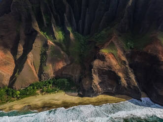 Luftaufnahme des Nā Pali Coast State Park in Hawaii, USA. - AAEF03049