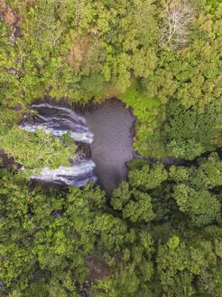 Luftaufnahme der Opaeka-Wasserfälle in Hawaii, USA. - AAEF03056
