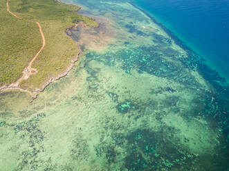 Luftaufnahme des Leuchtturms auf der Insel Mafia in Tansania. - AAEF03065
