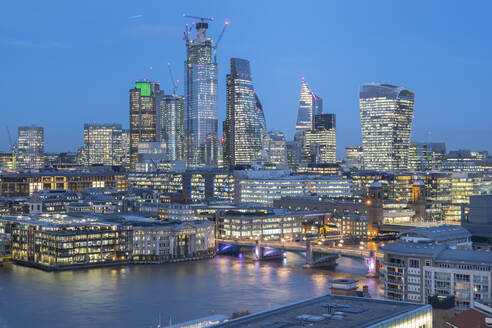 Skyline der Stadt London von der Tate aus, London, England, Vereinigtes Königreich, Europa - RHPLF00436