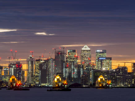 Canary Wharf von Woolwich bei Sonnenuntergang, London, England, Vereinigtes Königreich, Europa - RHPLF00439