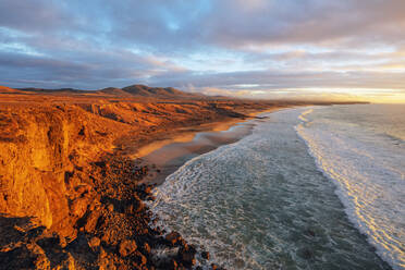 El Cotillo Küstenlandschaft bei Sonnenuntergang, Fuerteventura, Kanarische Inseln, Spanien, Atlantik, Europa - RHPLF00450