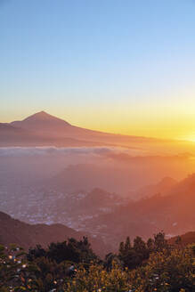 Sonnenuntergang, Pico del Teide, 3718m, höchster Berg Spaniens, Teide-Nationalpark, UNESCO-Weltkulturerbe, Teneriffa, Kanarische Inseln, Spanien, Atlantik, Europa - RHPLF00458