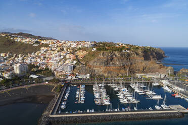 Luftaufnahme der Stadt und des Hafens von San Sebastian de la Gomera, UNESCO-Biosphärengebiet, La Gomera, Kanarische Inseln, Spanien, Atlantik, Europa - RHPLF00469