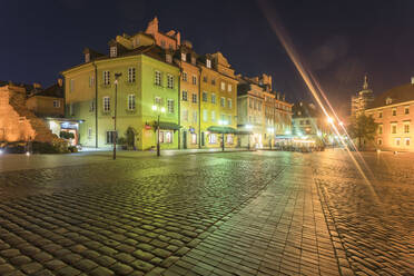 Historische Gebäude am Schlossplatz (Plac Zamkowy) bei Nacht, Altstadt, UNESCO-Weltkulturerbe, Warschau, Polen, Europa - RHPLF00570