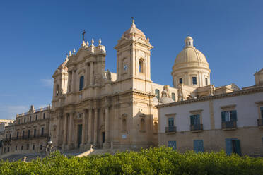 Tiefblick vom Corso Vittorio Emanuele auf die barocke Kathedrale San Nicolo, Noto, UNESCO-Weltkulturerbe, Syrakus (Siracusa), Sizilien, Italien, Europa - RHPLF00588