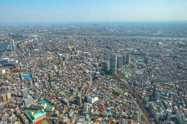 Luftaufnahme der Skyline von Tokio mit Asahi Beer Hall, Asahi Flame, Sumida River Bridges und Asakusa, Tokio, Japan, Asien - RHPLF00631