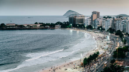 Copacabana Beach in Rio de Janeiro, UNESCO-Weltkulturerbe, Brasilien, Südamerika - RHPLF00703