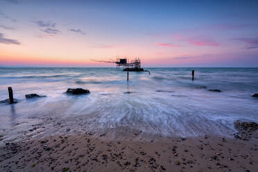 Nationalpark Costa dei Trabocchi in der Morgendämmerung, Vasto, Punta Aderici, Marken, Italien, Europa - RHPLF00754