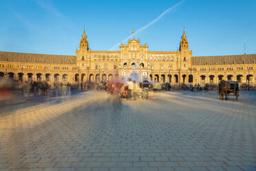 Plaza de Espana im Parque de Maria Luisa, ein Beispiel für die Architektur des Regionalismus mit Elementen aus der Renaissance und dem maurischen Stil, Sevilla, Andalusien, Spanien, Europa - RHPLF00762