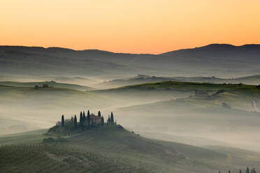 Podere Belvedere and misty hills at sunrise, Val d'Orcia, San Quirico d'Orcia, UNESCO World Heritage Site, Tuscany, Italy, Europe - RHPLF01020
