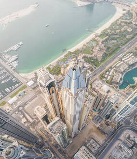 Luftaufnahme moderner Hochhäuser in der Innenstadt von Dubai, V.A.E. - AAEF03175