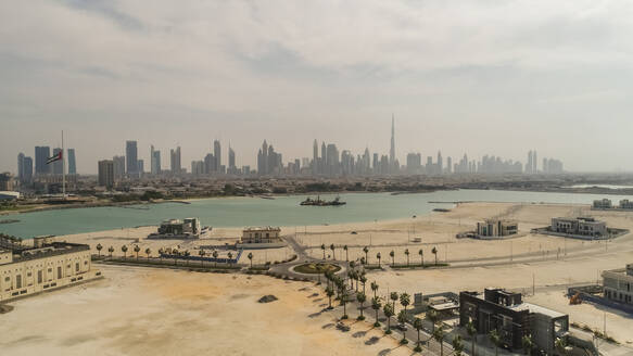 Luftaufnahme von Dubai von Pearl Jumeirah, Vereinigte Arabische Emirate. - AAEF03314