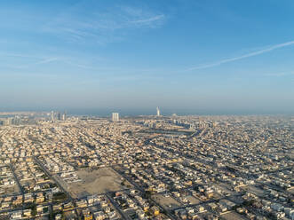 Luftaufnahme des Stadtteils Al Barsha in Dubai, Vereinigte Arabische Emirate. - AAEF03358
