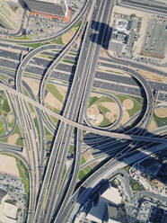 Luftaufnahme der Traffic Line in Dubai, Vereinigte Arabische Emirate. - AAEF03365