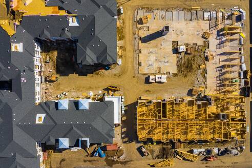 Luftaufnahme der Baustelle einer Wohnanlage in Naperville, IL, USA - AAEF03442