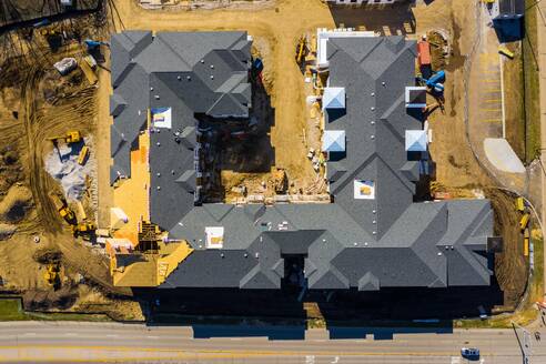 Luftaufnahme der Baustelle einer Wohnanlage in Naperville, IL, USA - AAEF03443