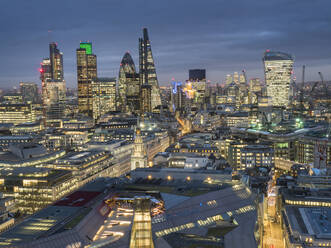 Skyline der Stadt London in der Abenddämmerung, London, England, Vereinigtes Königreich, Europa - RHPLF01027