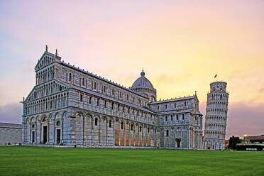 Campo dei Miracoli mit dem Dom Santa Maria Assunta und dem Schiefen Turm, UNESCO-Weltkulturerbe, Pisa, Toskana, Italien, Europa - RHPLF01030