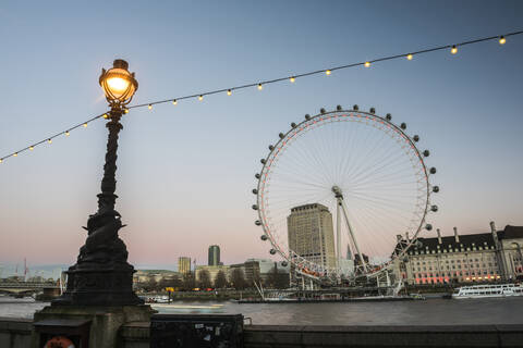 Das Riesenrad London Eye (Millennium Wheel) von Westminster aus gesehen, London, England, Vereinigtes Königreich, Europa, lizenzfreies Stockfoto