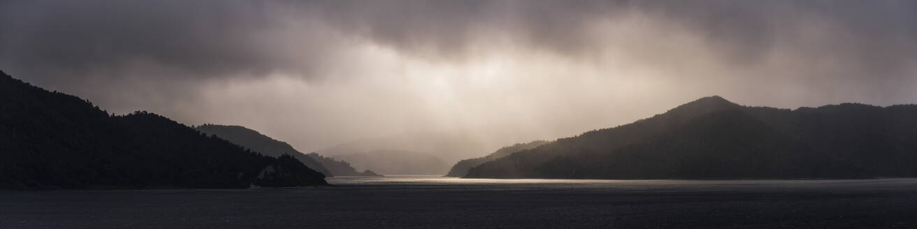 Waikaremoana-See, Te Urewera, Eastland, Nordinsel, Neuseeland, Pazifik - RHPLF01131