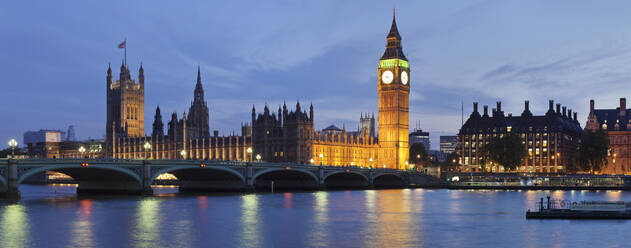 Big Ben und die Houses of Parliament, UNESCO-Weltkulturerbe, und Westminster Bridge über die Themse, London, England, Vereinigtes Königreich, Europa - RHPLF01153