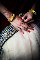 Henna auf den Händen der Braut, Vereinigtes Königreich, Europa - RHPLF01217