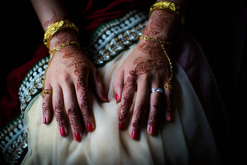Henna auf den Händen der Braut, Vereinigtes Königreich, Europa - RHPLF01218