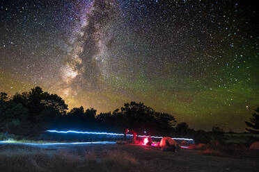 Camping unter der Milchstraße, gesehen im Torrance Barrens Dark Sky Reserve, zwei Autostunden von Toronto, Ontario, Kanada, Nordamerika - RHPLF01251