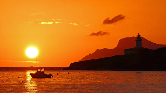 Morgenstimmung am Leuchtturm von Alcanada, Alcudia, Mallorca, Balearische Inseln, Spanien, Mittelmeer, Europa - RHPLF01275