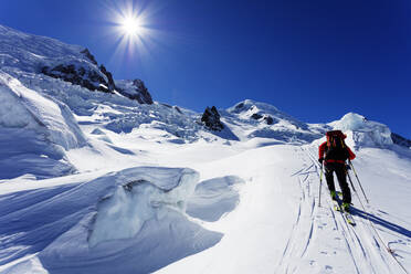 Ski tourer on Mont Blanc, Chamonix, Rhone Alpes, Haute Savoie, French Alps, France, Europe - RHPLF01296