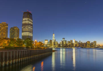 Paulus Hook with New York skyline of Manhattan, Lower Manhattan and World Trade Center, Freedom Tower beyond, Jersey City, New Jersey, United States of America, North America - RHPLF01324