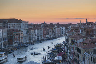 Sonnenuntergang über den Dächern, Venedig, UNESCO-Weltkulturerbe, Venetien, Italien, Europa - RHPLF01331