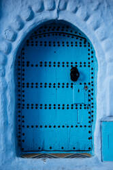 Traditionelles Portal in Chefchaouen, Marokko, Nordafrika, Afrika - RHPLF01338