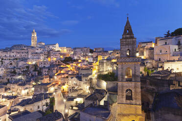 Blick vom Glockenturm der Chiesa di San Pietro Barisano auf den Sasso Barisano und die Kathedrale, UNESCO-Weltkulturerbe, Matera, Basilicata, Apulien, Italien, Europa - RHPLF01359