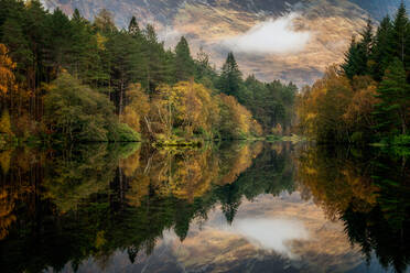 Herbst in Glencoe, Highlands, Schottland, Vereinigtes Königreich, Europa - RHPLF01458