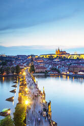 Karlsbrücke, Prager Burg und Veitsdom, Prag, UNESCO-Weltkulturerbe, Böhmen, Tschechische Republik, Europa - RHPLF01568